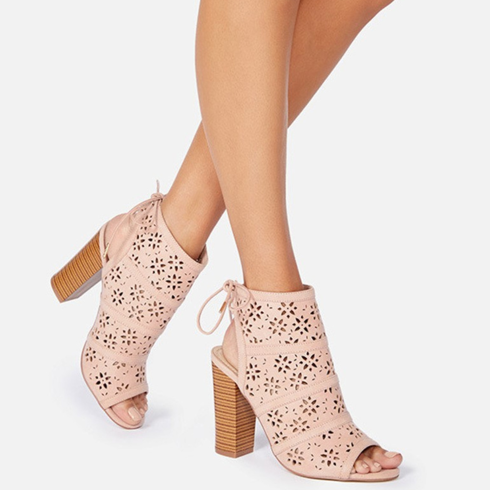 Brand New Fashion Flower Power Block Heeled Sandal